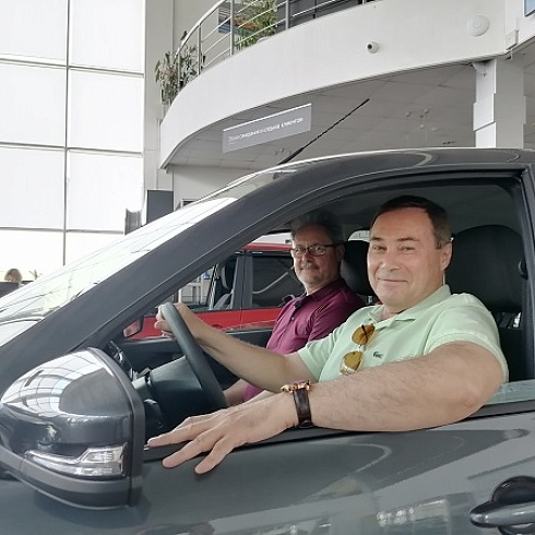 В Сыктывкаре в продажу поступили первые отечественные автомобили, выпущенные в рамках импортозамещения
